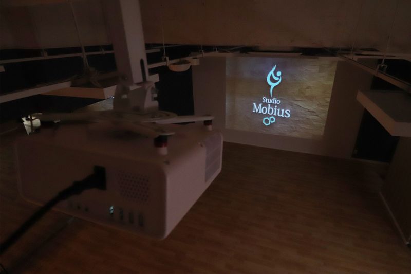 【Eスタジオ】平日午前中半額♪プロジェクター備え付け♪ - スタジオ&オフィス メビウス