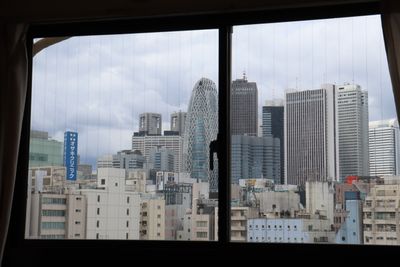 窓からは新宿の街並みが見えます - 生き生き新宿スペースⅠ 新宿眺望！安くて便利で綺麗な多目的会議室の室内の写真