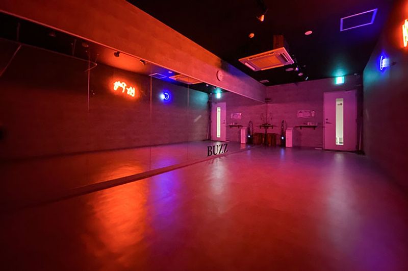 Bst - 梅田 レンタルスタジオ　STUDIO BUZZ