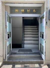 ビル入口 - Studio Tenjin Base ハウススタジオの入口の写真