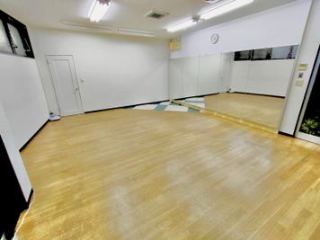 H.Wスタジオ ダンスができるレンタルスタジオAの室内の写真