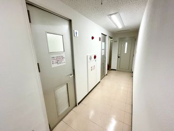 【3階フロア内に男女別トイレがございます】 - TIME SHARING 名古屋 3Bの設備の写真