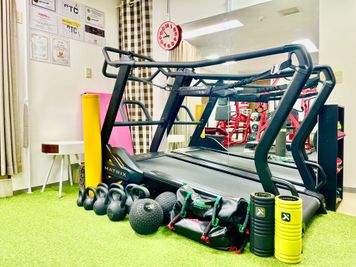 自走式マシンと機能的ツールが充実！ - Success Fitness 完全個室×本格マシンのレンタルジムの室内の写真