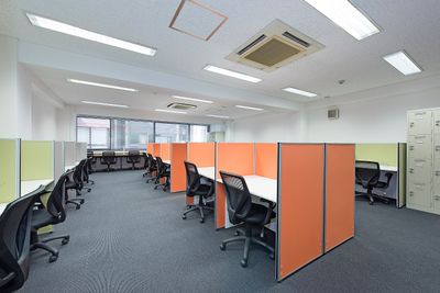 私語電話ＮＧのエリアになります。集中してお仕事をされたい時などはこちらをご利用ください。 - 東京アントレサロン コワーキングスペースの室内の写真