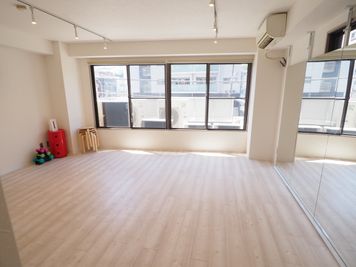 ダンスや配信に - 黄金町駅１分・阪東橋駅４分【ジャンプ・楽器OKなダンススタジオ】 横浜ダンススタジオMOSH PIT黄金町店の室内の写真