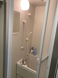 シャワールーム
ボディソープとシャンプーのご用意あります - レンタルサロンえむ レンタルサロン所沢えむの室内の写真