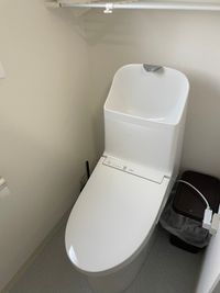清潔なトイレ - &Pure 施術ルーム付きエステルームの設備の写真