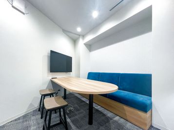 正面右側の会議室です。 - Colony#15高田馬場 【ステージ/控室2部屋完備】交流・セミナー・イベントスペースの室内の写真
