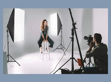 ソフトボックス2台ございます。各種撮影でご利用ください。

【高輝度照明ライト】
高輝度の照明ライトは最大58W、色温度は最大5500Kです。 - 〈SMILE工房 グランスター梅田〉 グランスター梅田の設備の写真