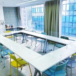 ONthe UMEDA seminar roomの室内の写真