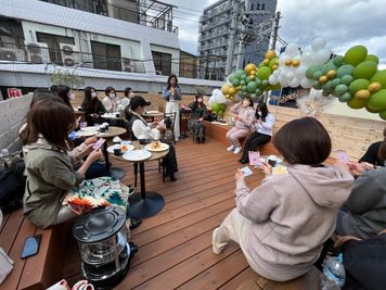 イベント・オフ会などにも利用していただけます。 - テラスカフェ NOAH COFFEE カフェ利用可能 テラスのレンタルスペースの室内の写真