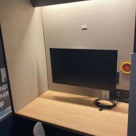 [DU-01] アーバンネット大手町ビル　１番ブースの内部 - CocoDesk [DU-01] アーバンネット大手町ビル　１番ブース CocoDesk [DU-01]の室内の写真