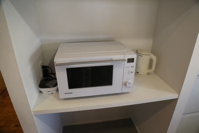 レンジがあります。 - AllBros.Meets（MHDESIGNS) キッチン付きレンタルスペースの設備の写真