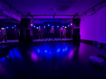 ライブ、発表会 - EHMスタジオカフェ カウンターバー付きスタジオの室内の写真