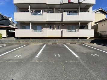 駐車場完備 - グランデール栄B棟１F 【リバーリッチ】グランデール栄B棟１Fの設備の写真
