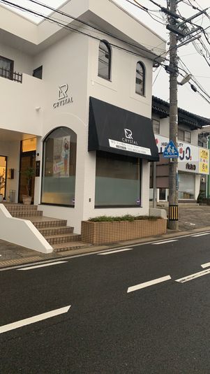 ガラス張りの明るいレンタルサロン - レンタルサロンCRYSTAL