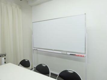 名古屋会議室 スタジオフィックス名古屋栄伏見店 5A（会議室）の設備の写真