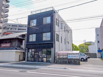 CO-WORKING SALON四季のいろ　レンタル会議室 カフェ併設！レンタル会議室３の外観の写真