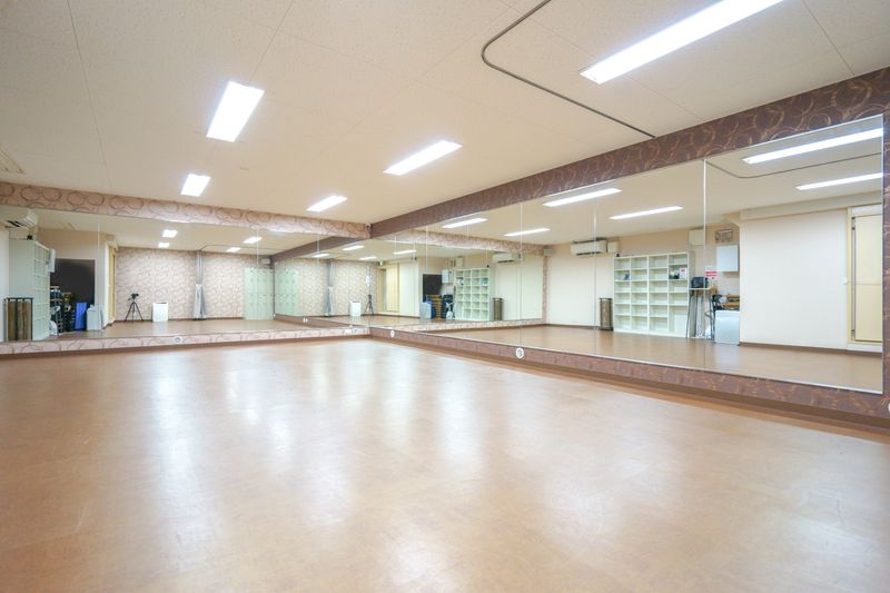 防音で清潔・キレイなスタジオスペース - ビーラインスタジオ平野宮町 【TVで放映】ダンスやヨガに人気の室内の写真