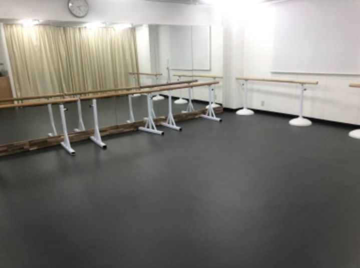 東京華楽坊芸術学校亀戸校 ダンススタジオの室内の写真