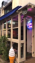 カフェ・ボラボラ原宿 カフェ、バーの入口の写真