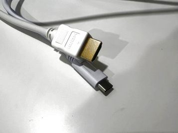 PCモニター用ケーブル
（タイプC、HDMI） - オフィスカー・エミリブ練馬 オフィスカー【エミリブ練馬・駐車場】の設備の写真