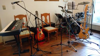 楽器練習例 - レンタル・サロン TAMTAM 多目的スペース  レンタル・サロン TAMTAMの室内の写真