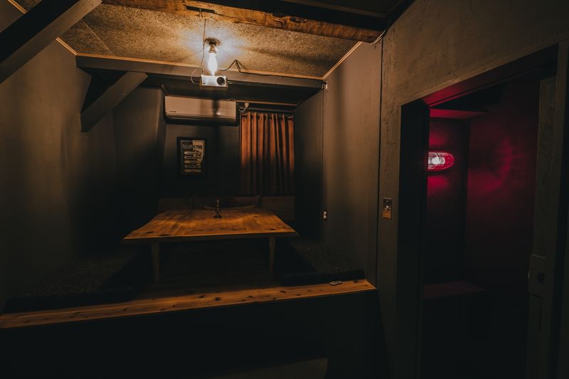 秘密の地下室★ - Rally's Craft Coffee Beer 秘密の地下室☆プロジェクターもあり！の室内の写真