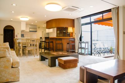 広々でキレイな室内スペースもご用意しております。 - 東京レンタルスペース BBQテラス西新宿Ⅱ + はなれ個室 (フロアまるごとレンタル)の室内の写真