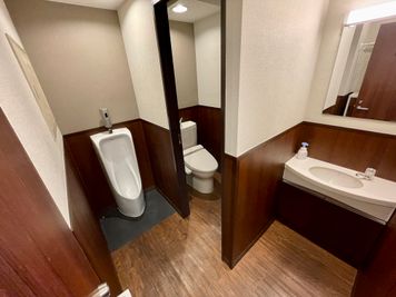 【男性トイレ（小便器×1、個室×1）】 - TIME SHARING四谷 【閉店】6Aのその他の写真