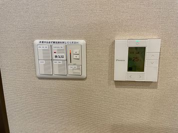 【室内に個別空調があるので温度設定を自由に変更可能。一部照明は調光も可能です】 - TIME SHARING四谷 【閉店】6Cの設備の写真