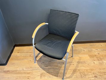 【他のお部屋とは違うおしゃれでカジュアルな椅子がオススメポイントです】 - TIME SHARING四谷 7Bの室内の写真