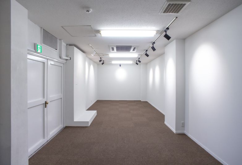広さ34㎡　天井高2.5ｍ
シンプルな空間 - MISARU 撮影スタジオ&ギャラリー ギャラリー・広さ34㎡・シンプルな白い空間・高さ2.5mの室内の写真