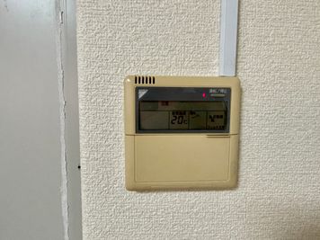 【室内に個別空調があるので温度設定を自由に変更可能】 - TIME SHARING四谷 8Aの設備の写真