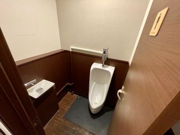 【男性トイレ（小便器×1）】 - TIME SHARING四谷 8Aのその他の写真