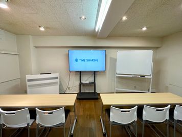 【常設の机椅子やホワイトボードは全て無料！】 - TIME SHARING四谷 8Bの室内の写真