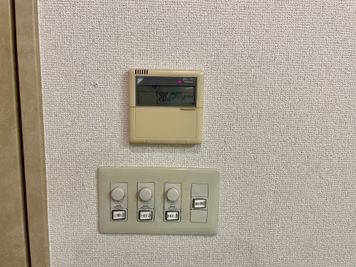 【室内に個別空調があるので温度設定を自由に変更可能。一部照明は調光も可能です】 - TIME SHARING四谷 8Bの設備の写真