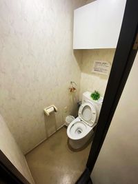 5Fの共用トイレ - マイルーム西巣鴨 レンタルスペース５０３の設備の写真