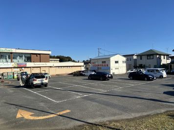 ご利用時に無料で駐車場がお使い頂けます。 - GARAGE MACHIDA 町田フリードリンク付レンタル完全個室（B席）/駐車場無料のその他の写真