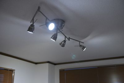 ◆天井調光式ライト:
専用のリモコンで光の強さや色合いを調整できます。 - レンタルサロンHaruka蒲田店 レンタルサロンHarukaの設備の写真