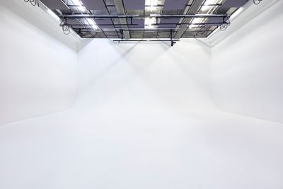 白ホリ全体（正面） - studio shirobako 1st 白ホリスタジオ「ムービー撮影用」の室内の写真