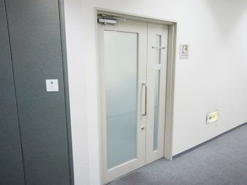 名古屋会議室 ナカトウ丸の内ビル店 第2会議室（1/2収容）の入口の写真