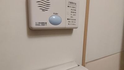 トイレには流水音発生器を設置済です。 - エクセルシオール スペース新宿 【新宿三丁目2分】地域最大級120㌅大画面パーティールームの室内の写真