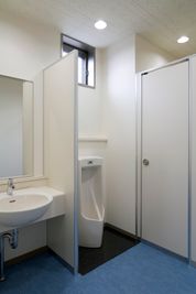 ３階男子トイレ - 緑法人会館 レンタルスペース 【平日】2階 キッチン付きレンタルスペース 94m2のその他の写真