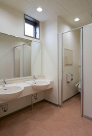 ２階女子トイレ - 緑法人会館 レンタルスペース 【平日】2階 キッチン付きレンタルスペース 94m2のその他の写真