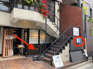 スペースは地下一階です - 赤坂BAR91's撮影スタジオ 赤坂BAR91's 本格バーカウンター付きの入口の写真