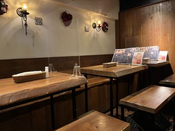 1階：入口付近 - MATCHBOX/BODEGA 料理,ドリンクを注文されたい方は、メッセージにお願いします。の室内の写真