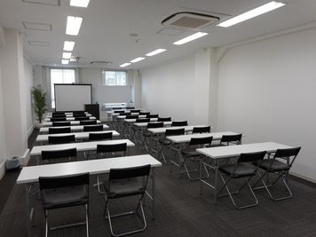 大阪会議室 NSEリアルエステート堺筋本町店 会議室の室内の写真