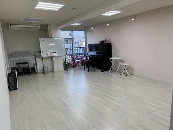 【姫松駅近】ピアノ設置明るく広々とした多目的スペースでダンス・フラ・文化サロンにも - みゅーず音楽スタジオ