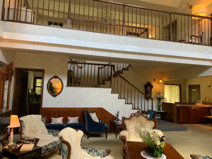 ヨーロッパの邸宅を思わせるようなレンガづくりの建物 - 【miuchiのスペース】ホテルシャローム オークラクラシック